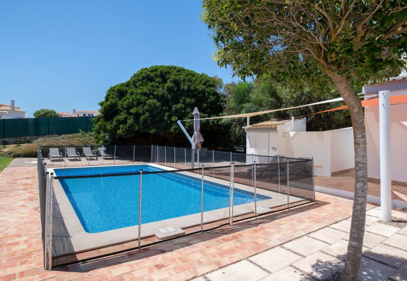 Child-Proof Pool Barrier